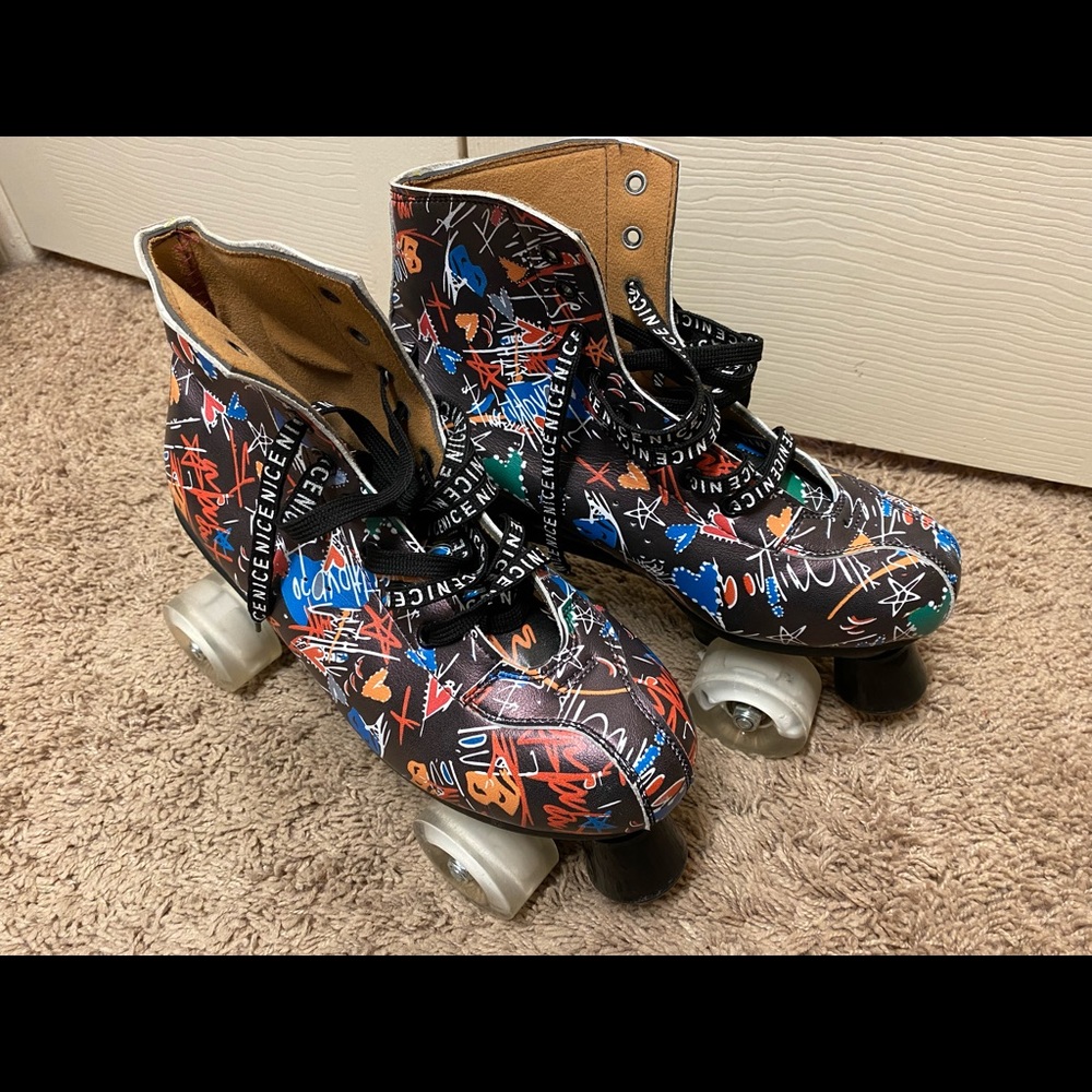 Graffiti light up wheel roller skate women’s size 10/11